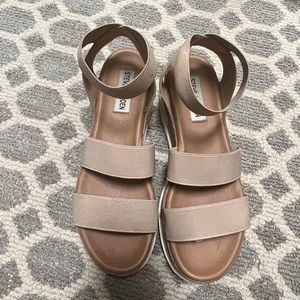 Women’s Steve Madden Bandi Elastic Cork Flatform Sandals.